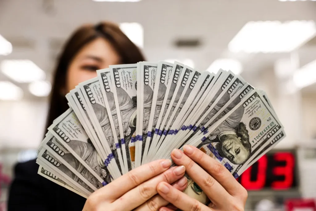 The Great Dollar Slide: Why the U.S. Currency Plunged Nearly 10% in 2025 US-Dollar