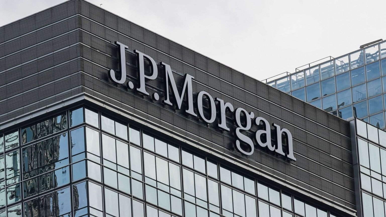 Why JPMorgan Chase Shares Plunge Nearly 5% Today?